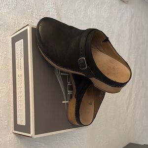 Dansko Black Leather Slip-On Clogs🎉